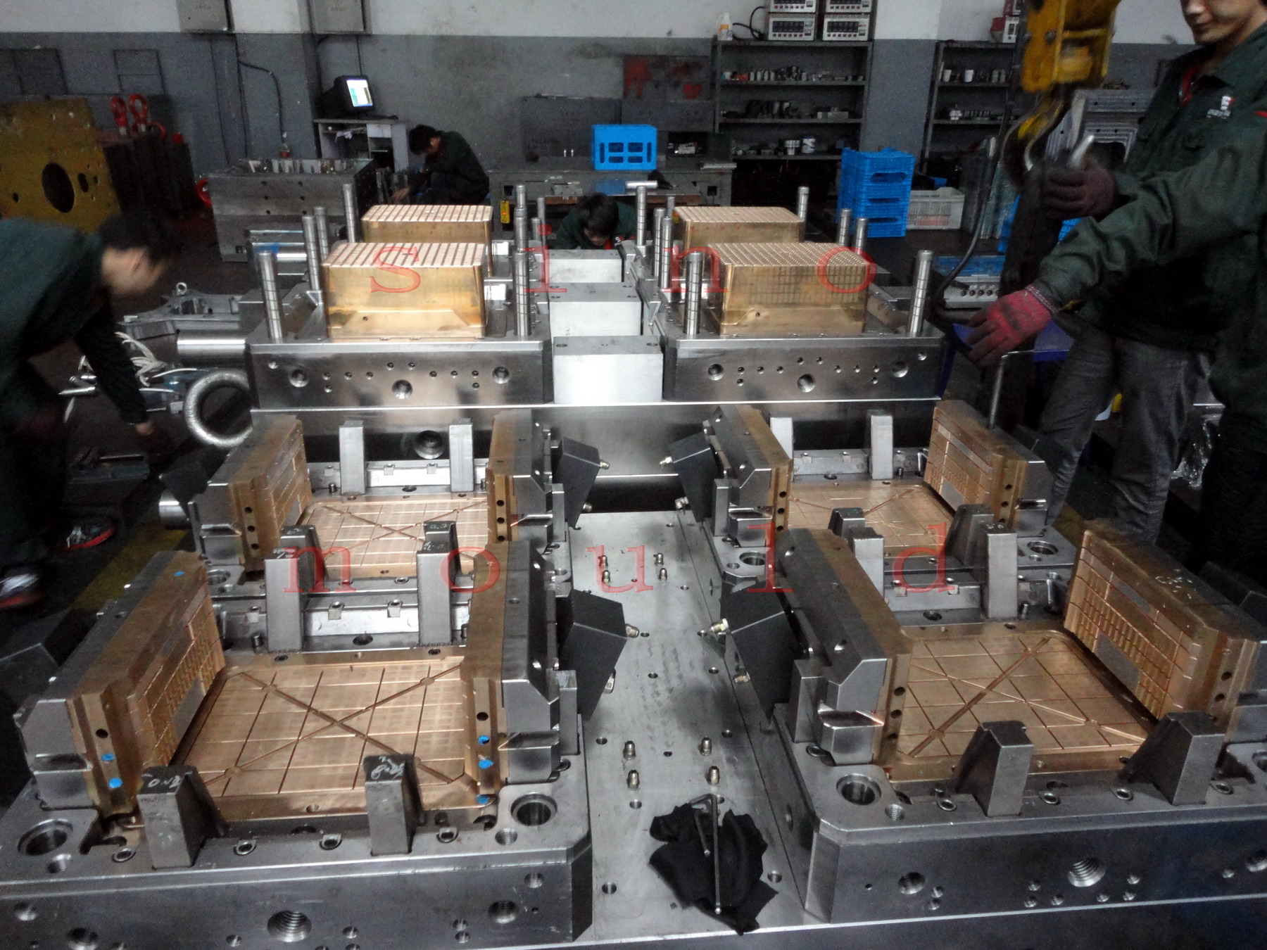 multi-cavity crate mould 