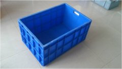 Plastic fish crate